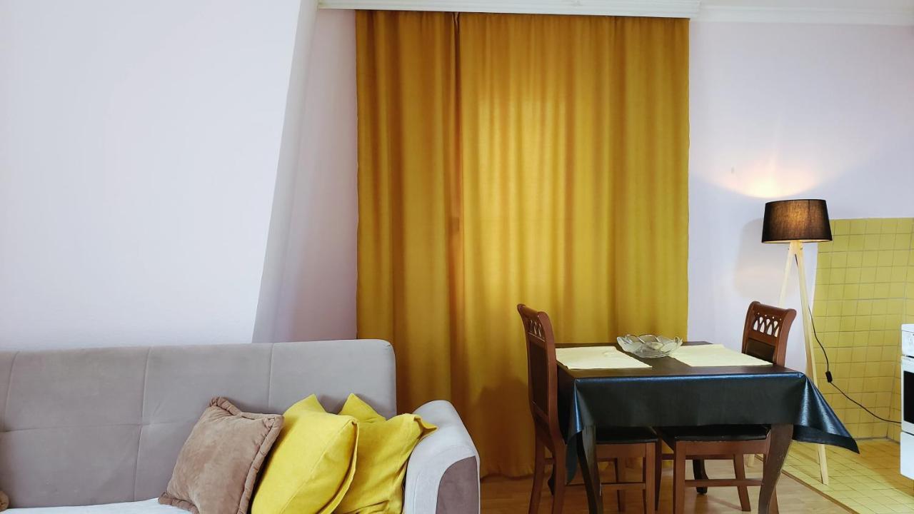 Spacious Downtown Apartment With A City View Pristina Exterior foto